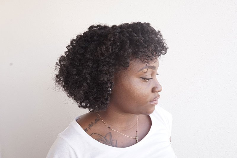 carré de boucles à franges sur cheveux crépus