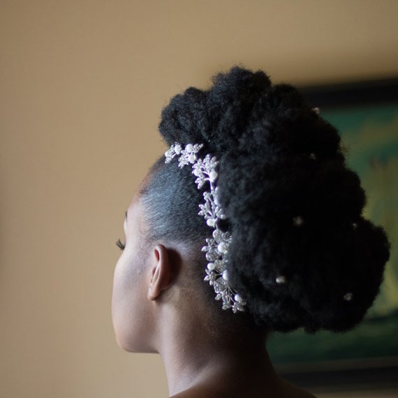 la mriée etait naturelle coiffure de mariage