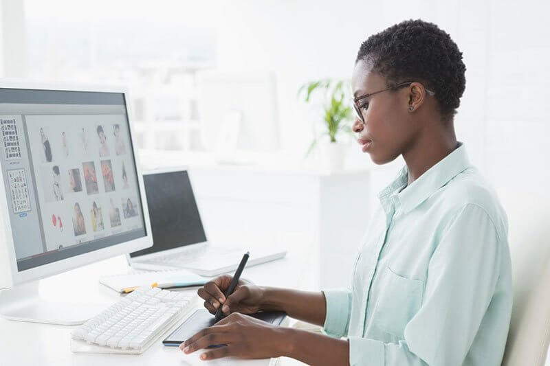 faire face au plafond de verre dans le monde du travail quand on est une femme noire / facing the glass ceiling as a black woman