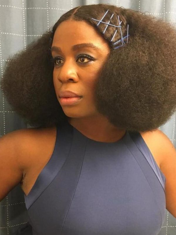 coiffure rapide sur cheveux crépus avec des bobby pins épingles à cheveux