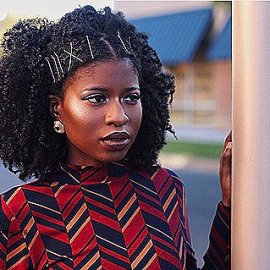 coiffure rapide sur cheveux crépus avec des bobby pins épingles à cheveux