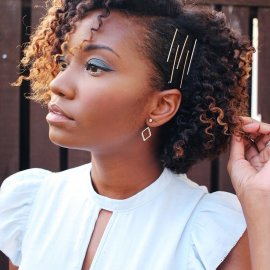 coiffure rapide sur cheveux crépus avec des bobby pins épingles à cheveux
