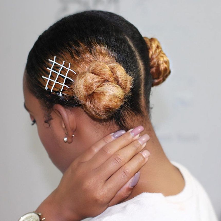 coiffure rapide sur cheveux crépus avec des bobby pins épingles à cheveux