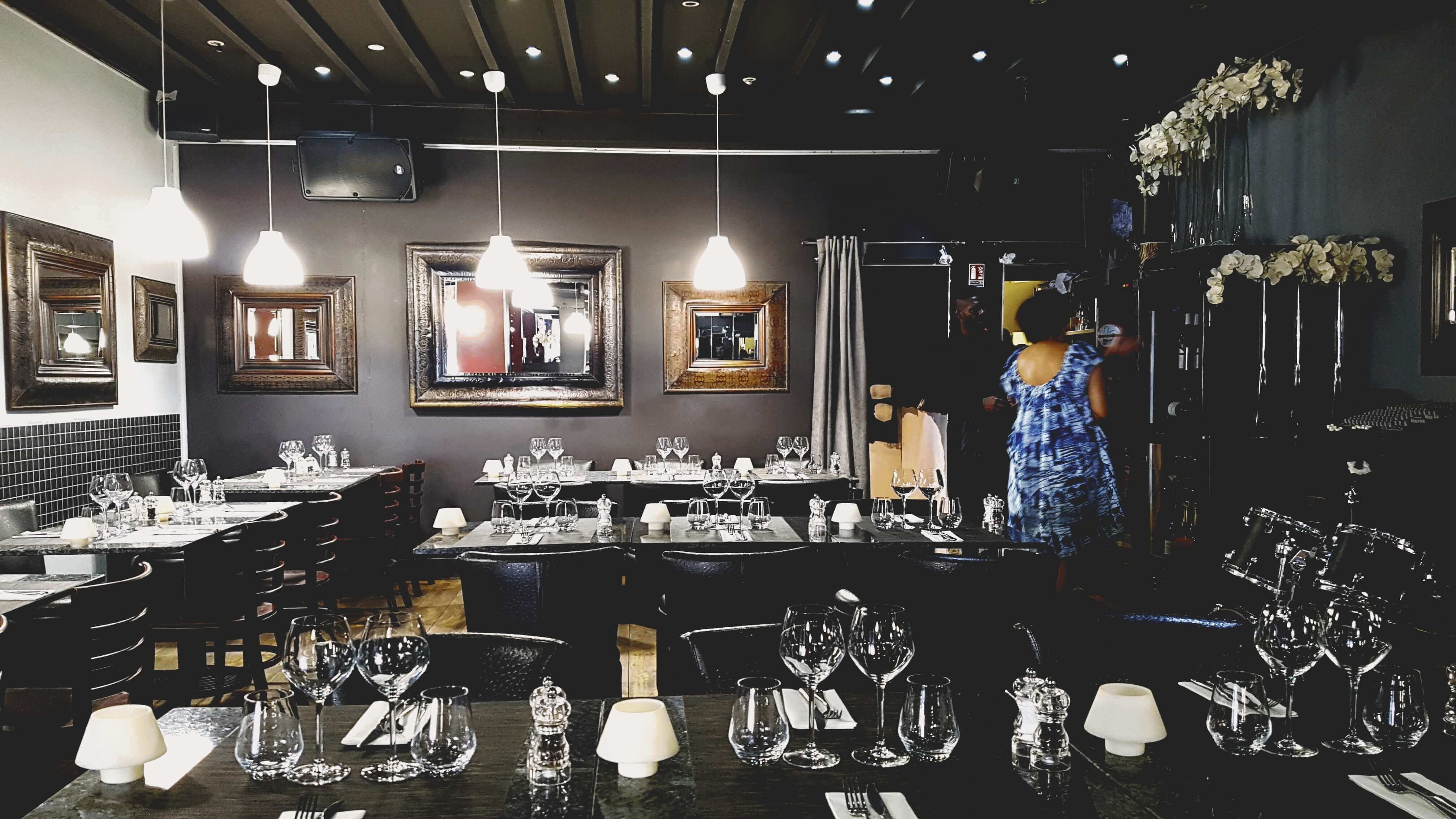 Club-des-cotonettes_lifestyle_adresse-restaurant-camerounais-le-coq-noir