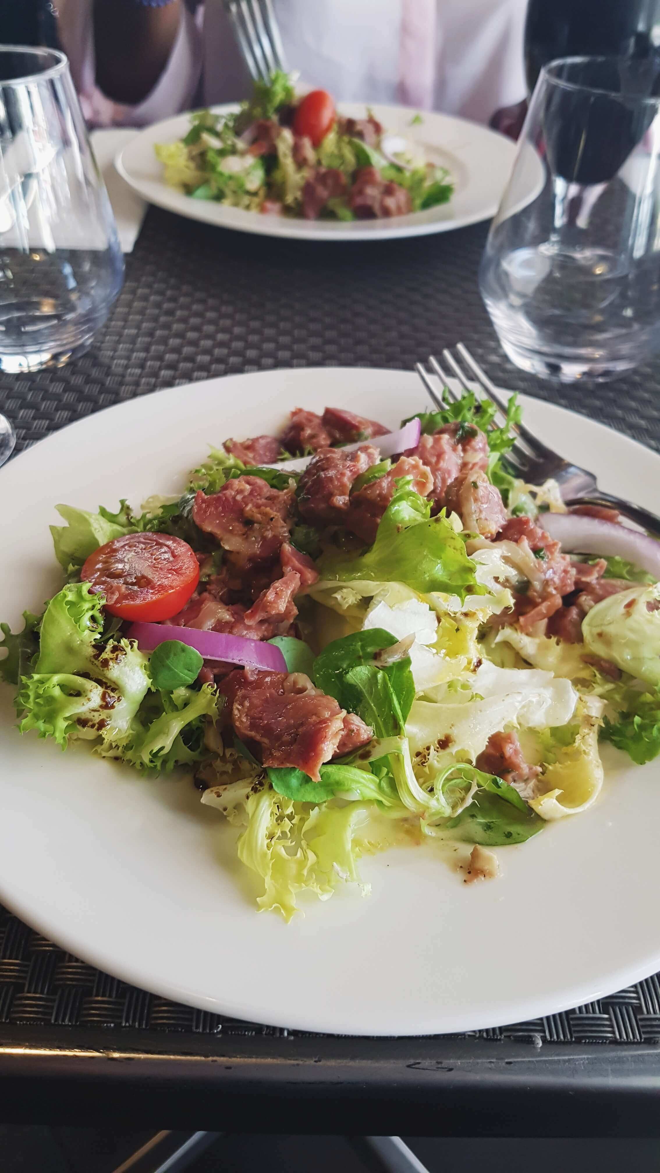 Club-des-cotonettes_lifestyle_adresse-restaurant-camerounais-le-coq-noir