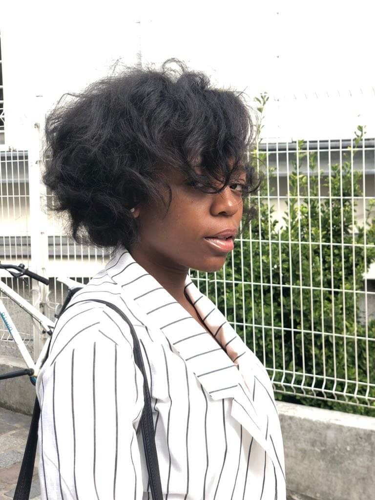 carré court BOB sur cheveux crépus naturels