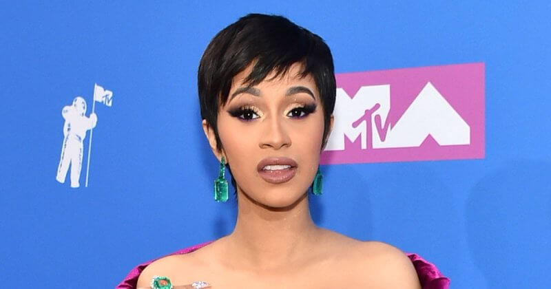 coupe courte crane rasé coiffure sur cheveux afro naturels rentrée