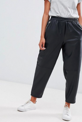 ASOS DESIGN Petite - Pantalon fuselé en similicuir