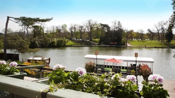 vue de la terrasse du restaurant Chalet des iles dans le 16ème arrondissement de Paris