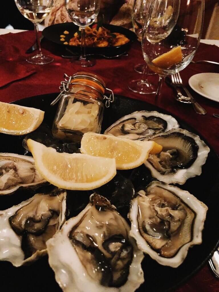 Club-des-cotonettes_voyage_malte_country-terrace_huitres