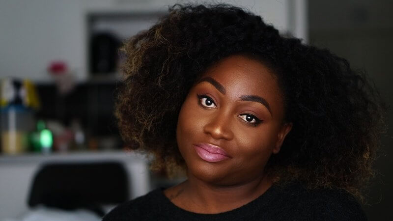 maquillage simple de tous les jours sur peaux noires idéal pour les débutantes