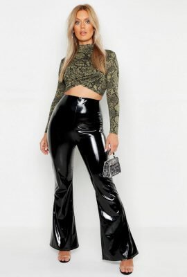[:en]Bohoo- Plus Pantalon évasé en vinyle simili cuir ultra brillant[:]