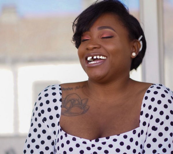 coupe de cheveux courtes sur cheveux crépus naturel