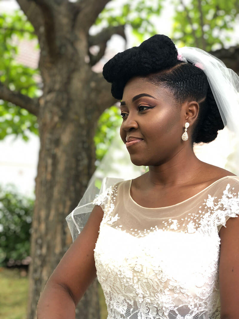 la mariee était naturelle coiffure sur cheveux crépus naturels pour une mariée le club des cotonettes mymou