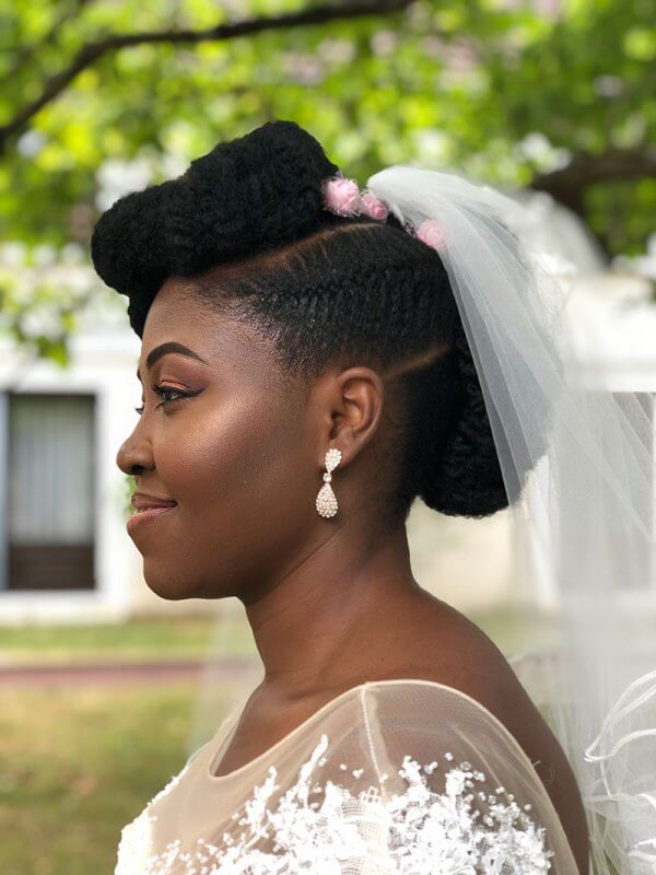 la mariee était naturelle coiffure sur cheveux crépus naturels pour une mariée le club des cotonettes mymou