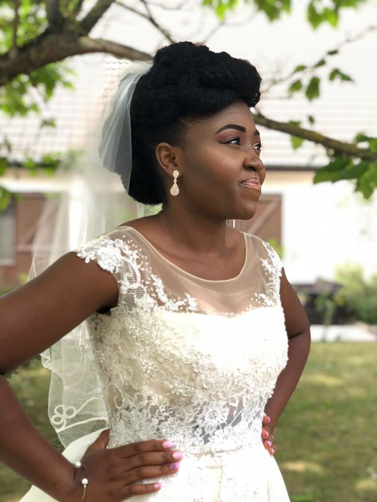 la mariee était naturelle coiffure sur cheveux crépus naturels pour une mariée le club des cotonettes mymou